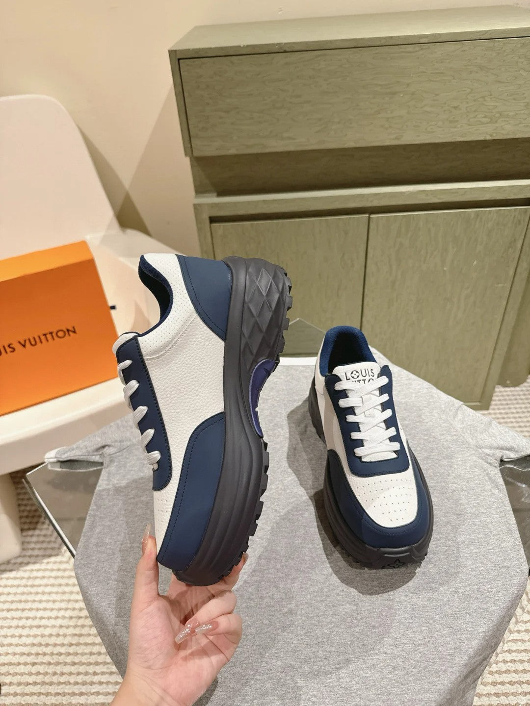 LV DISCOVERY Monk sneakers 1824122703