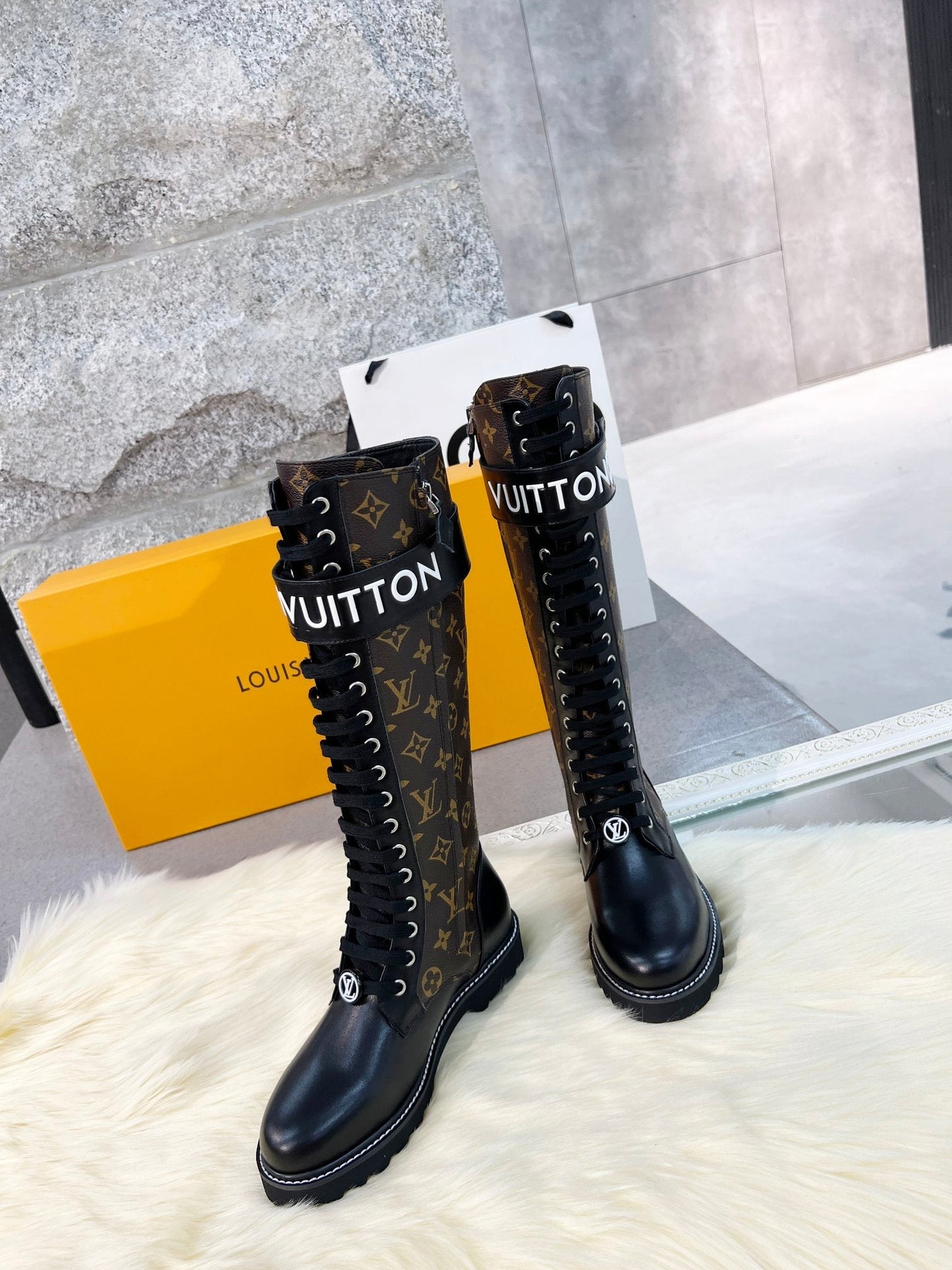 LV 24 autumn and winter adjustable Velcro boots 1824112601