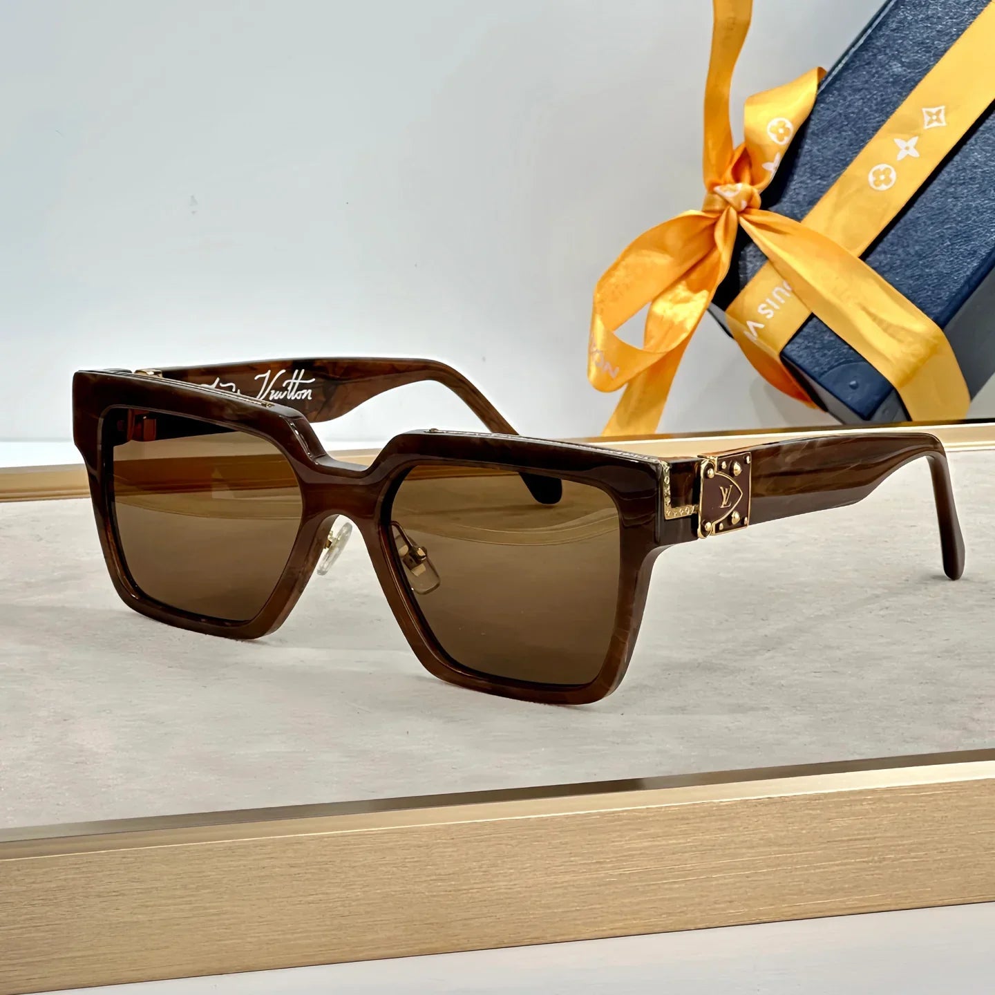 Luxury Fashion Sunglasses 1025030622