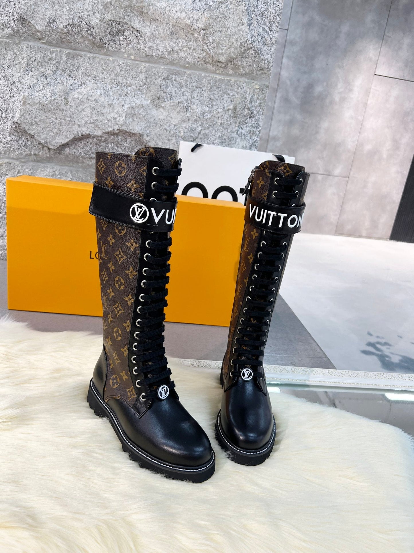 LV 24 autumn and winter adjustable Velcro boots 1824112601