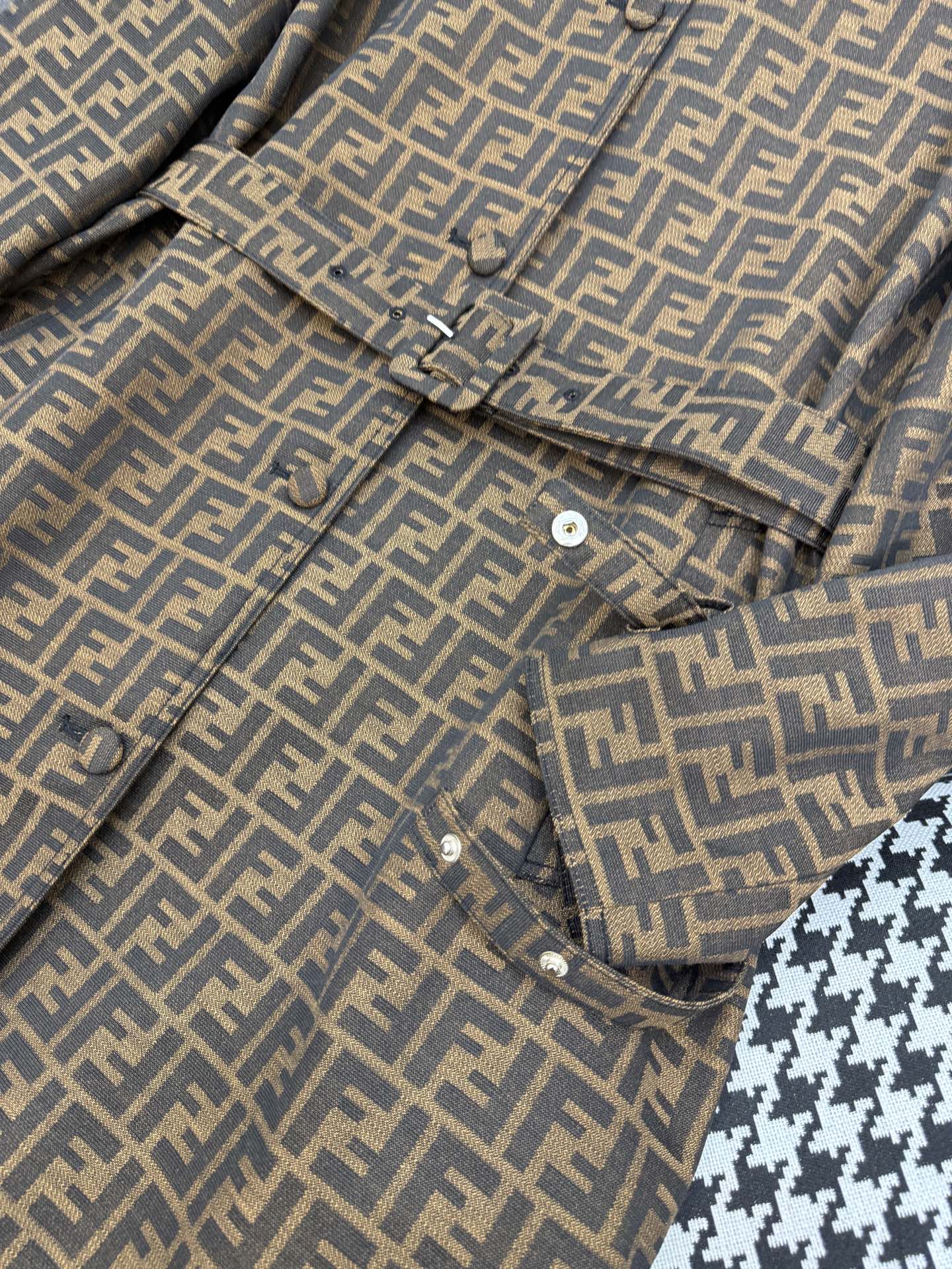 F Long trench coat 1825090910