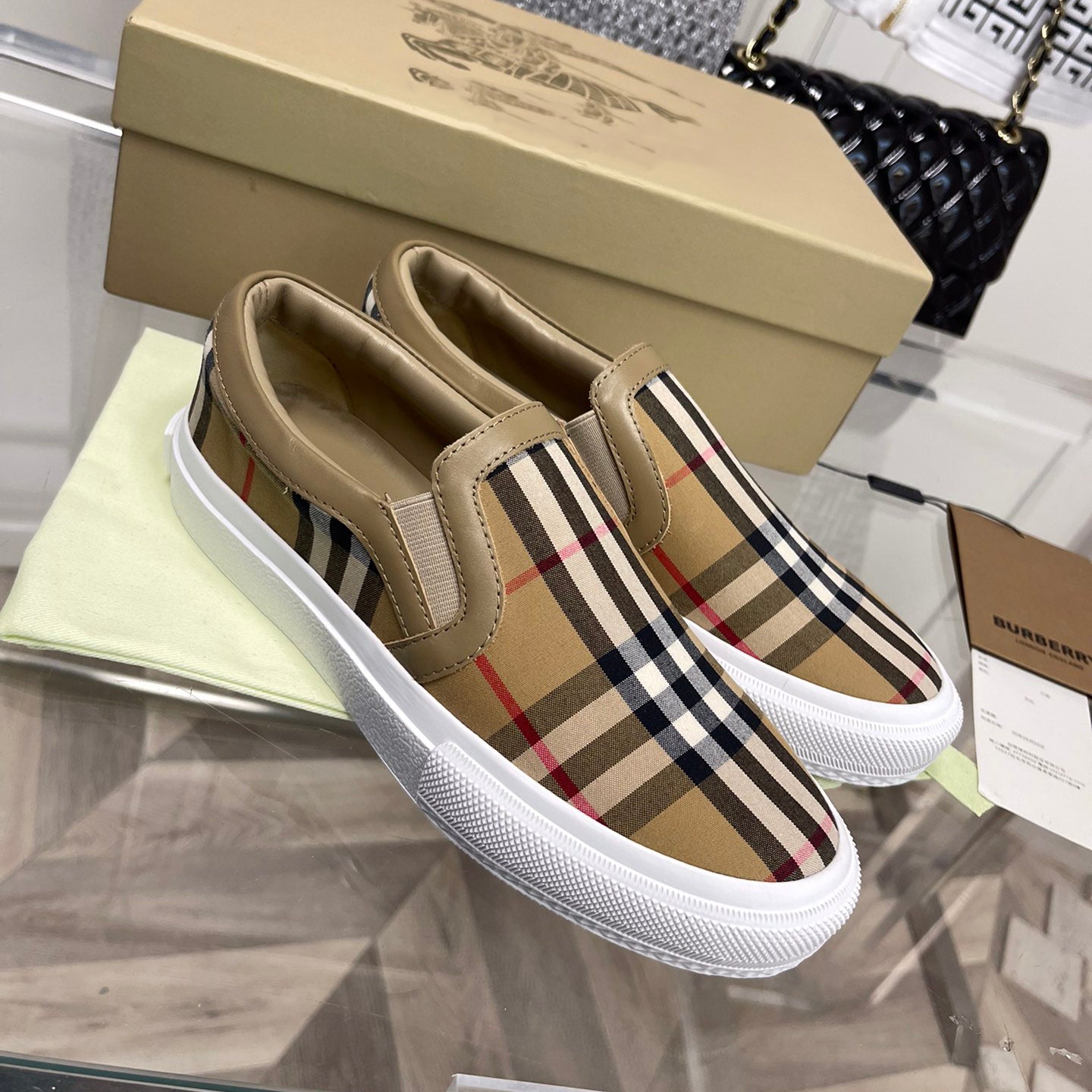 B－Fashionable Couple Slip On XC07070511