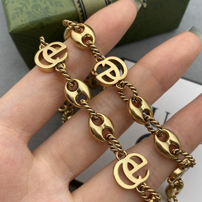 G Metal necklace