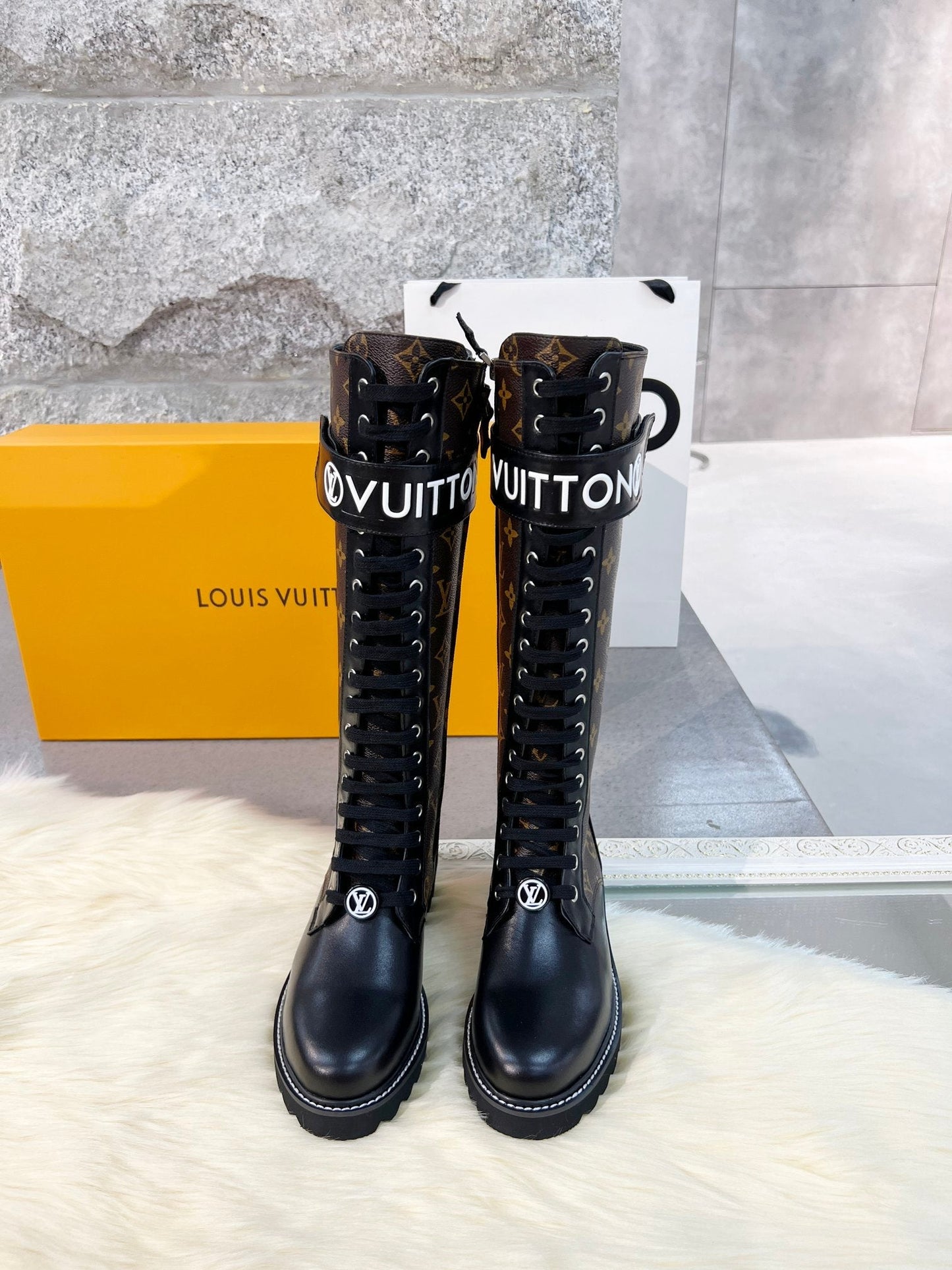 LV 24 autumn and winter adjustable Velcro boots 1824112601