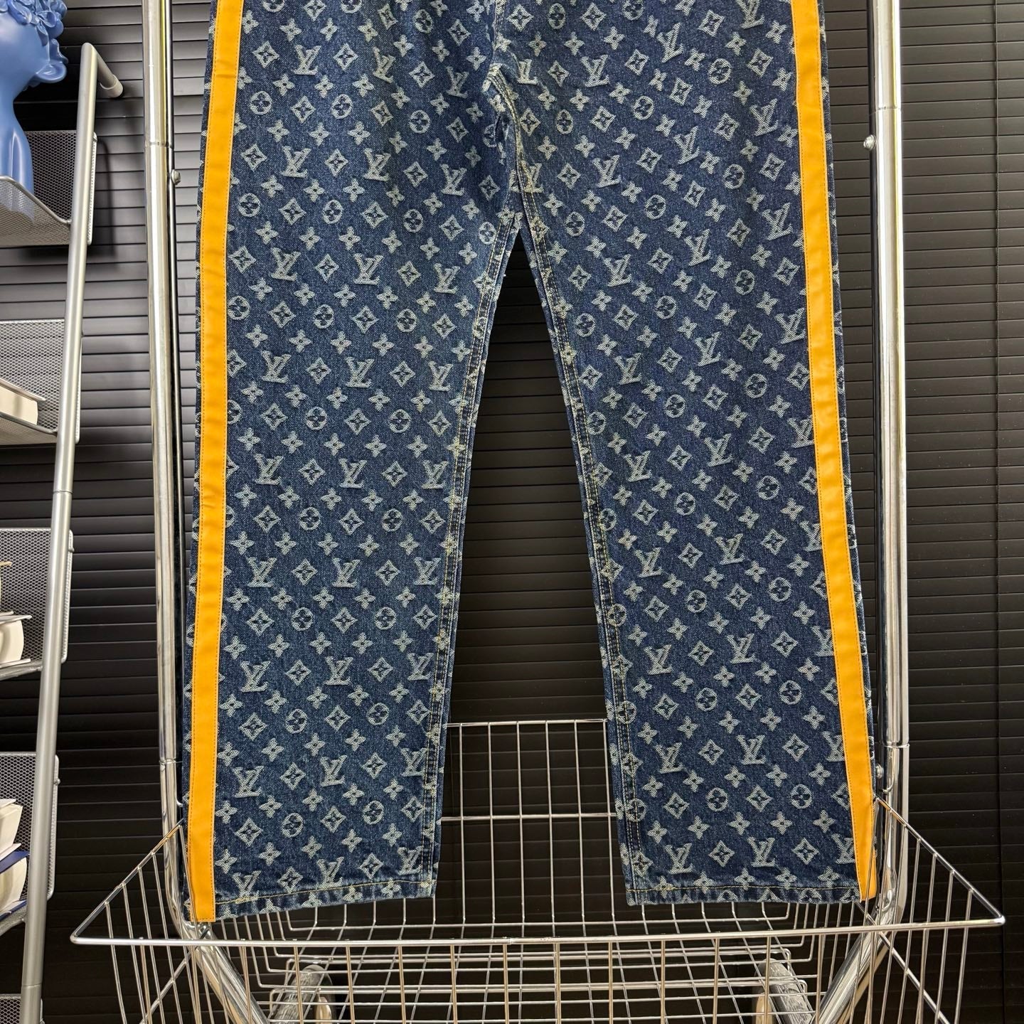 LV Cotton Pleated All Over Print Side Leather Jeans  1825042508