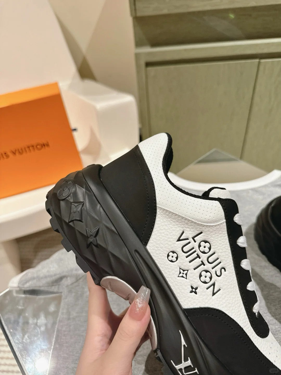 LV DISCOVERY Monk sneakers 1824122703