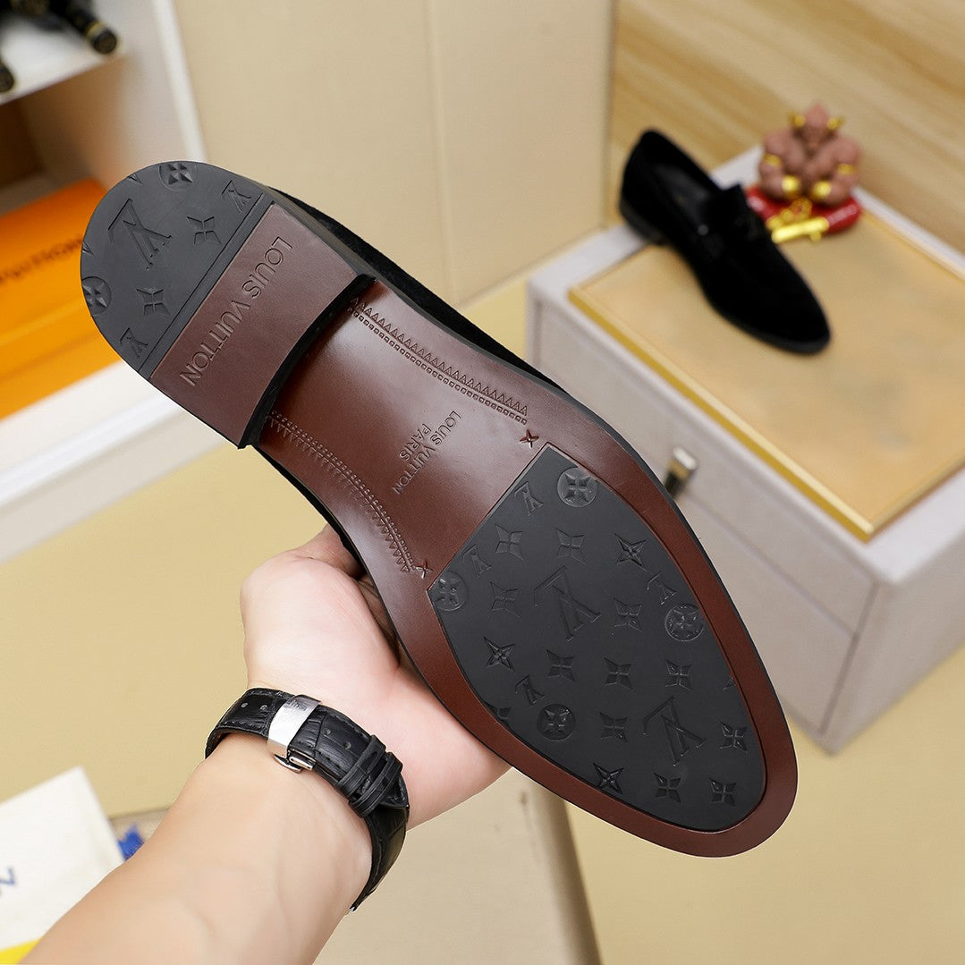 LV  Bright Leather Loafer 1825022804