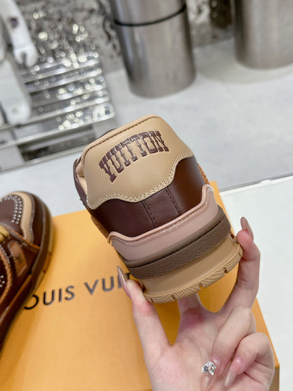 LV Trainer Sneaker 1825041702