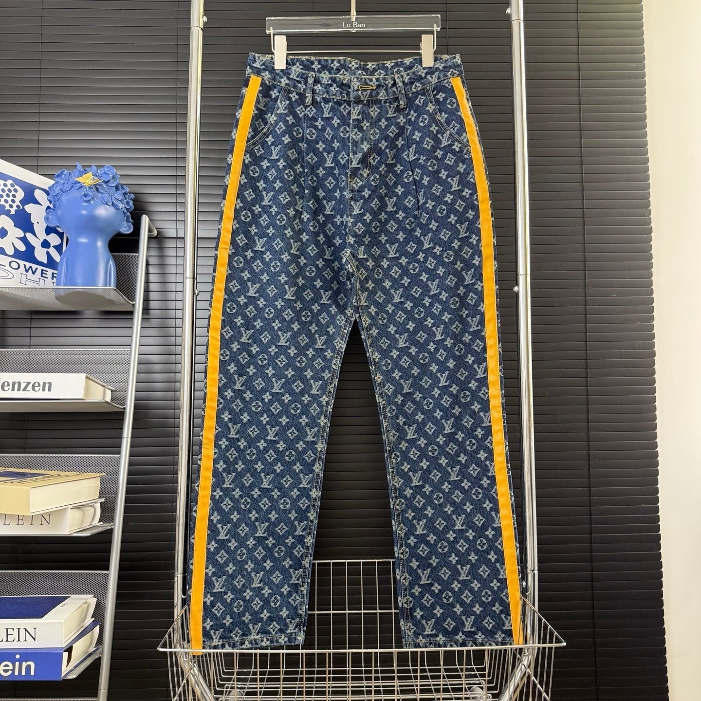 LV Cotton Pleated All Over Print Side Leather Jeans  1825042508
