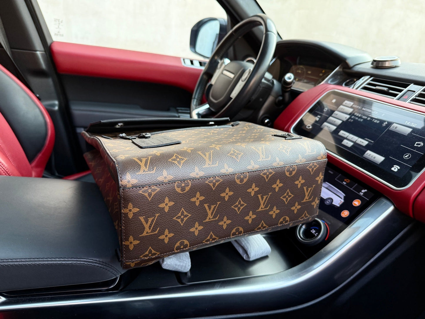 LV Backpack 1825052314