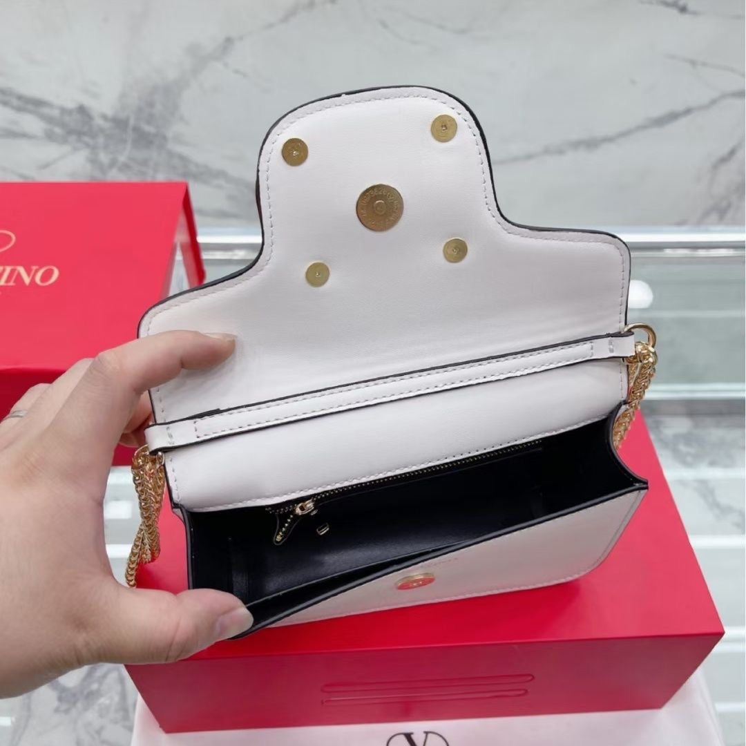 Gold Label V logo small square bag PD0620230802