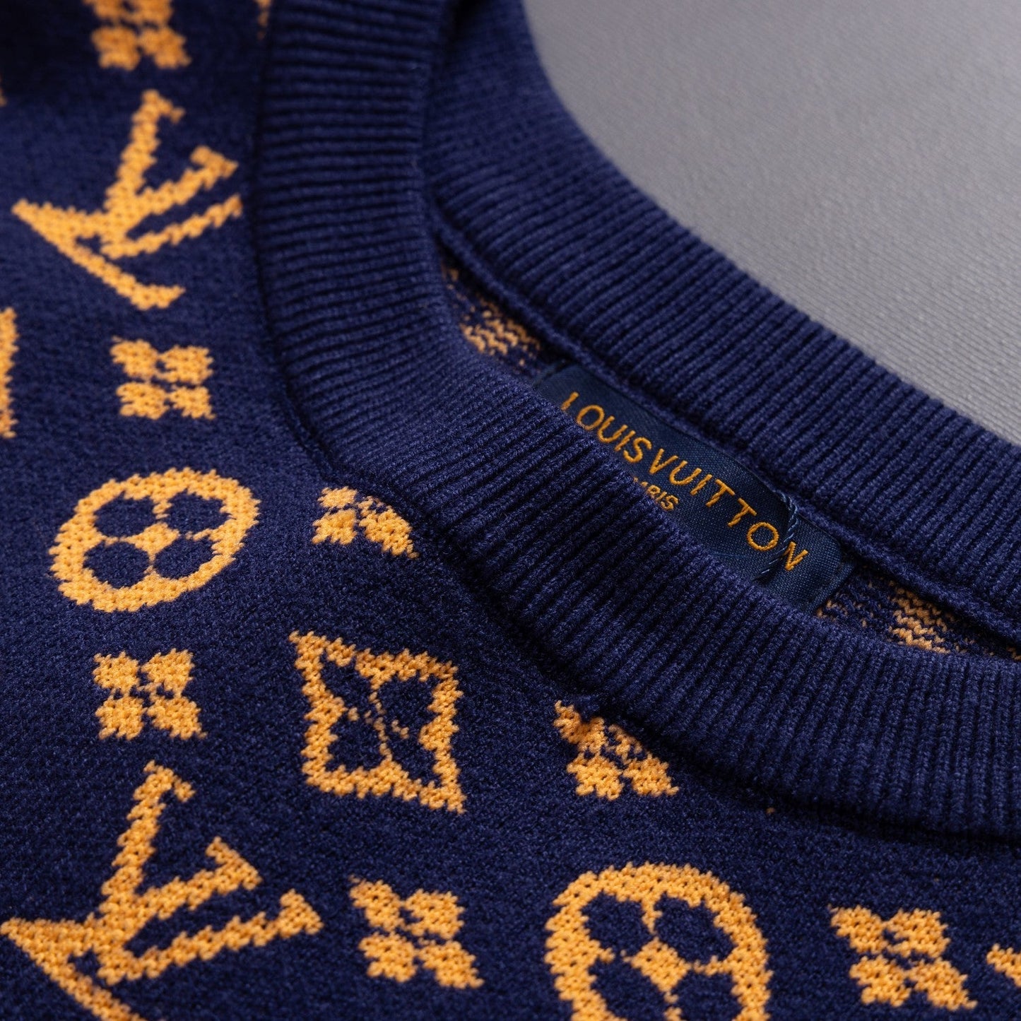 LV Gradient sweater 1824102102