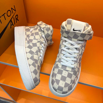 Super cool casual sneakers, hipsters must have! The foot effect is absolutely amazing!