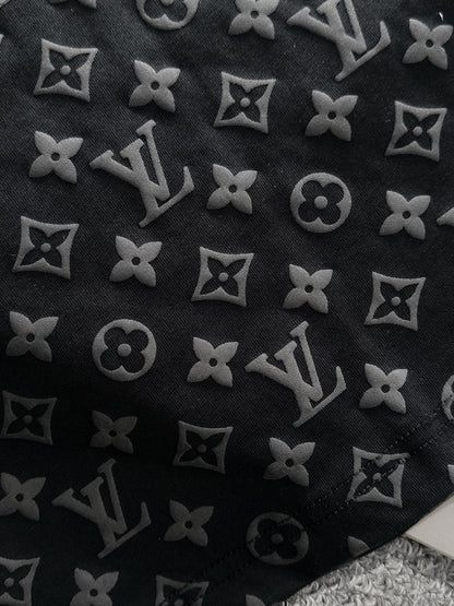 LV T-shirt with lettering on the hem 1825042503