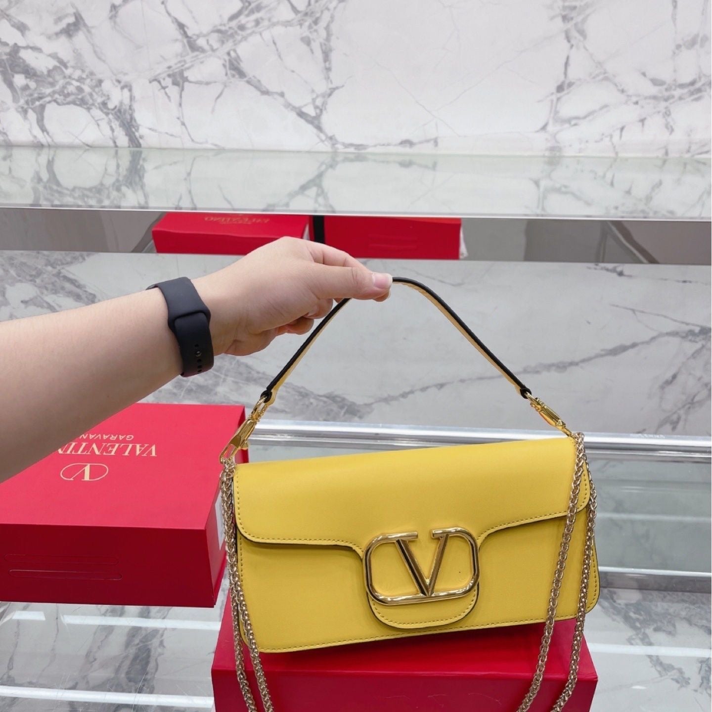 Gold Label V logo small square bag PD0620230802