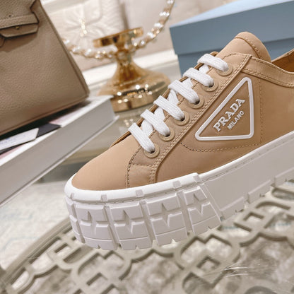 New fashionable and versatile thick-soled sneakers 1024013001