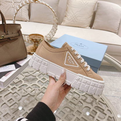 New fashionable and versatile thick-soled sneakers 1024013001