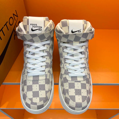Super cool casual sneakers, hipsters must have! The foot effect is absolutely amazing!