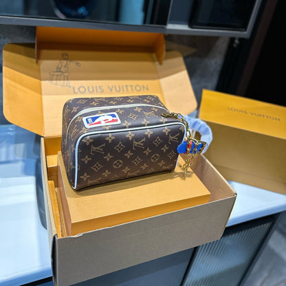 NBA co-branded toiletry bag 1824042608