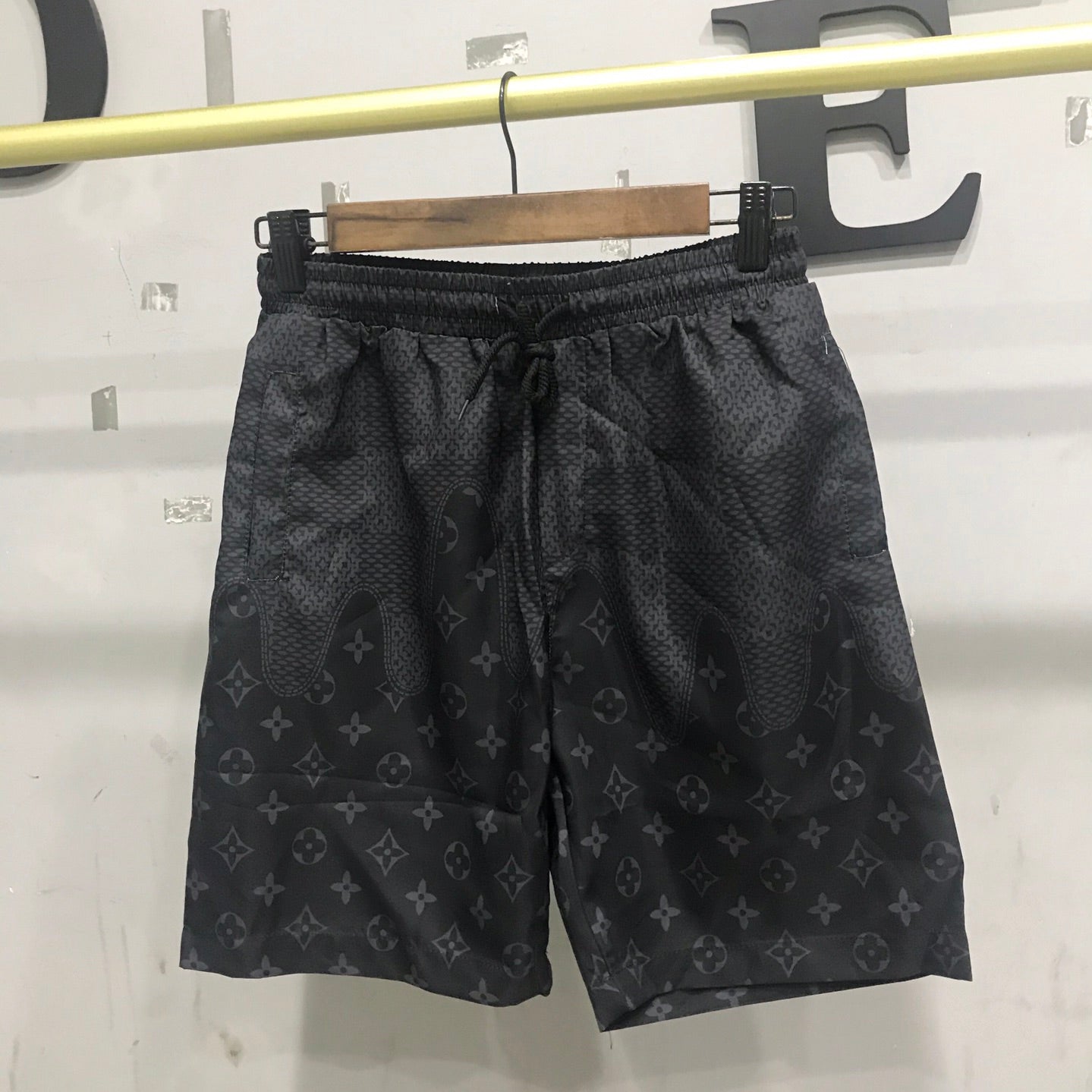 Men's Luxurious V Logo Quick Dry Shorts
