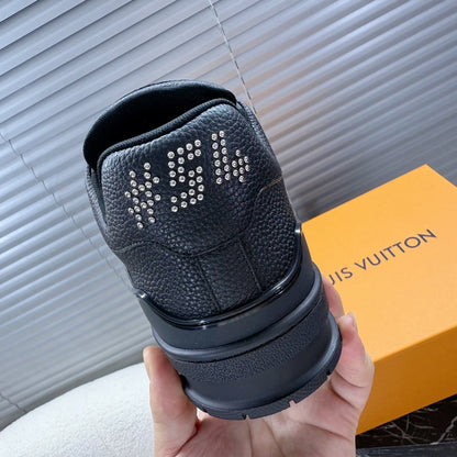 LV Trainer Sneaker 1824120913