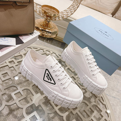 New fashionable and versatile thick-soled sneakers 1024013001