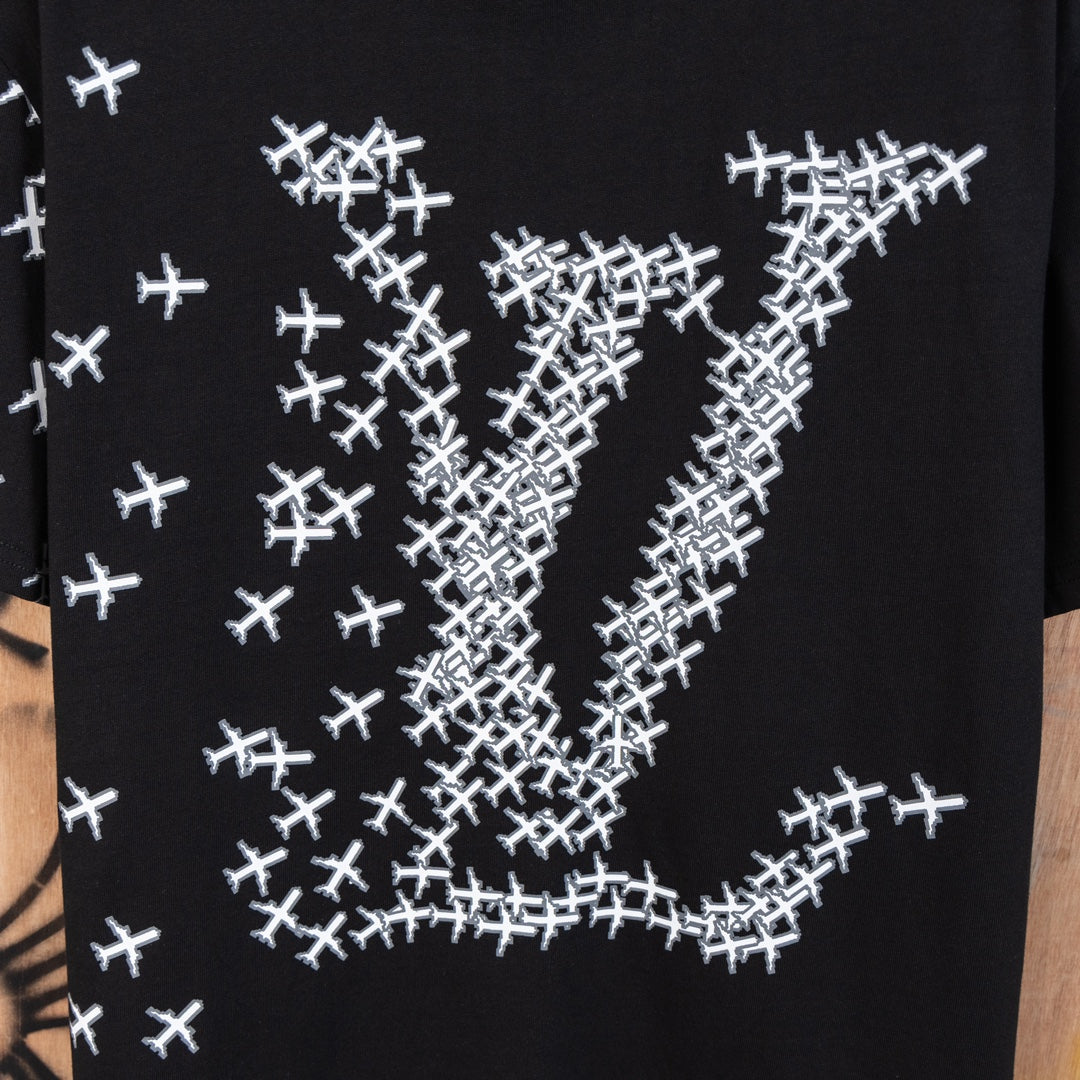 LV  T-shirt 1824103106