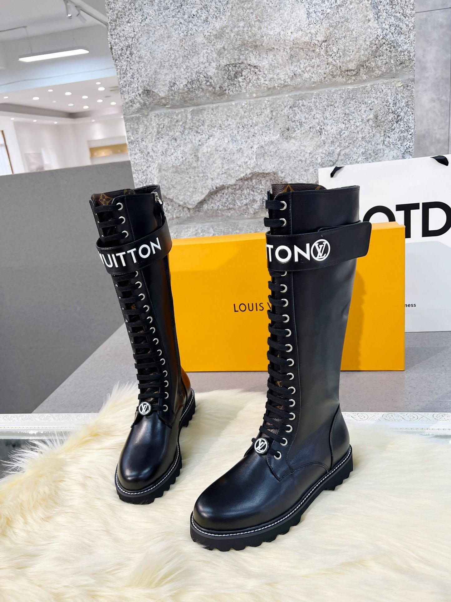 LV 24 autumn and winter adjustable Velcro boots 1824112601