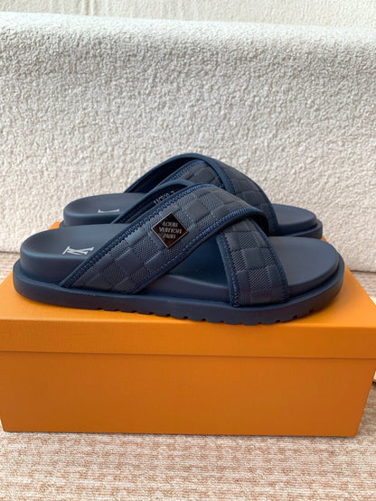 LV Beach slippers 1825052202