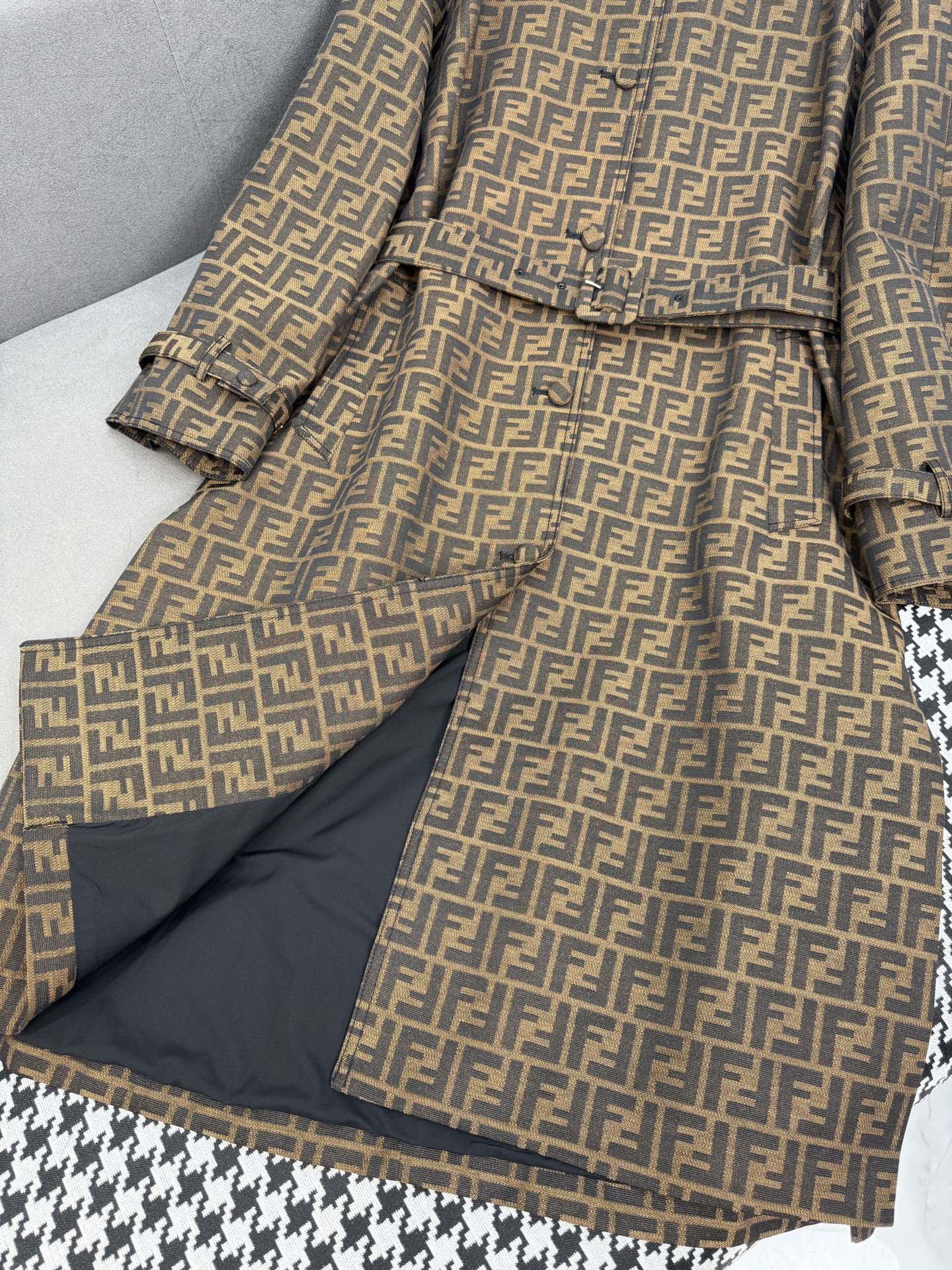 F Long trench coat 1825090910