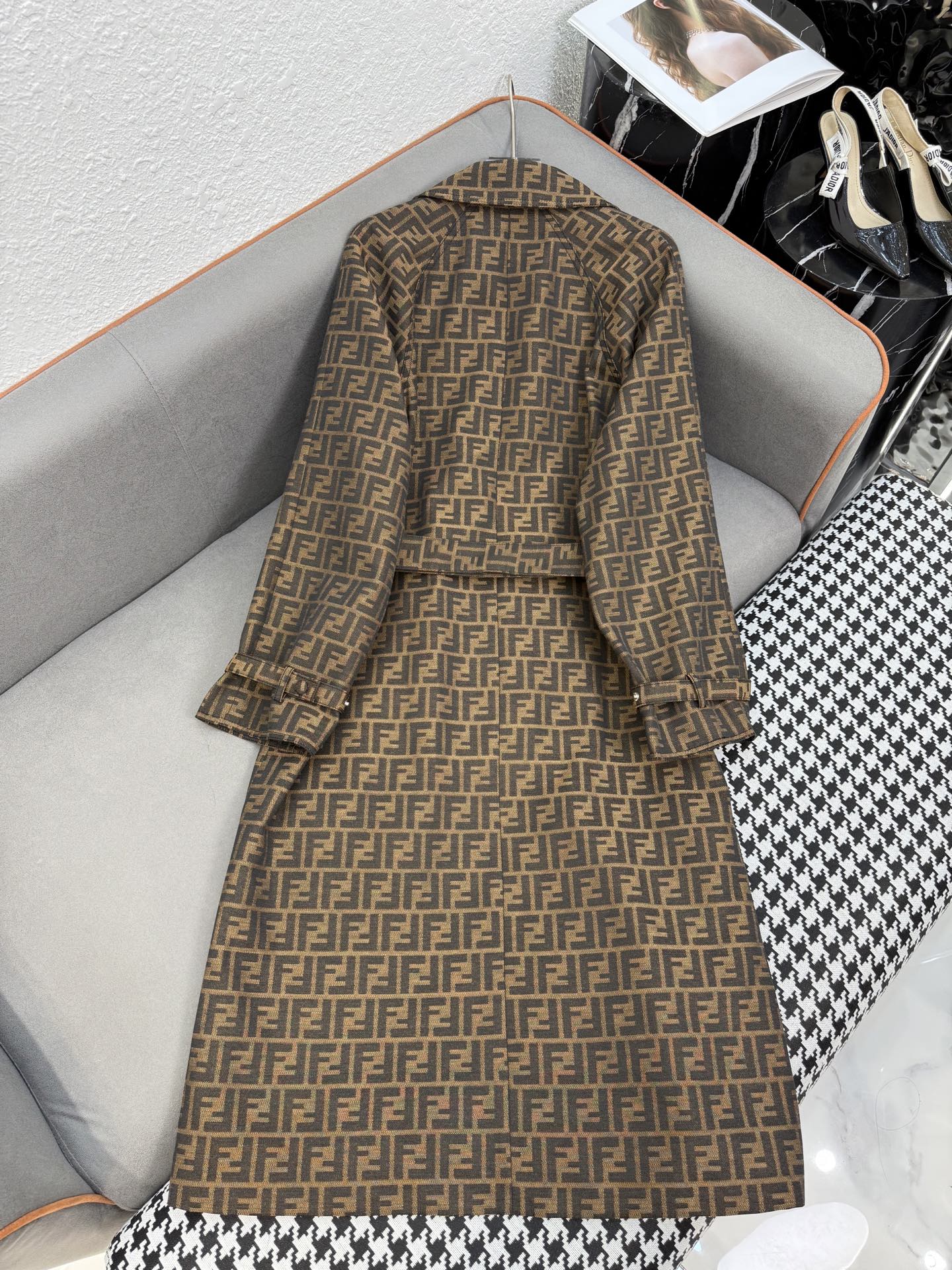 F Long trench coat 1825090910