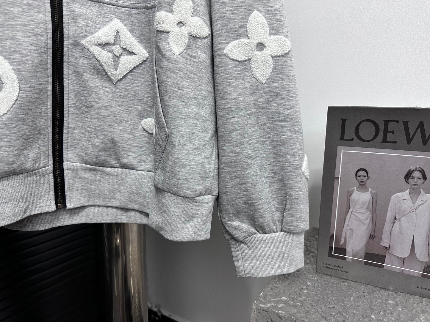 V Towel embroidery zipper hooded jacket for men and women 1825090909
